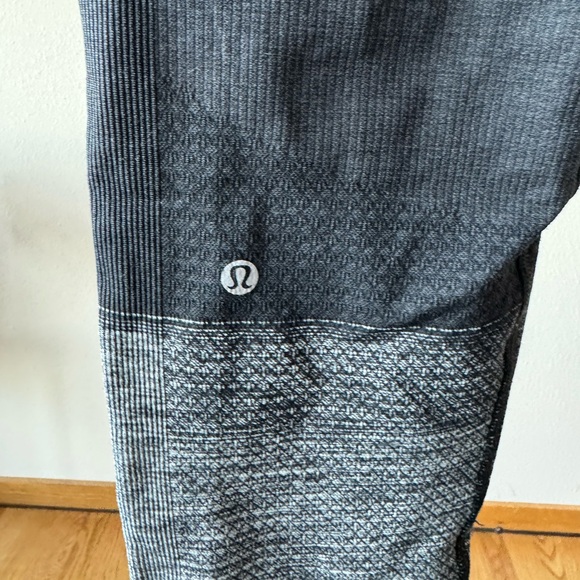 Lululemon Seamlessly Street Crop Heathered Black. Size 6 based on measurements. - Picture 10 of 12